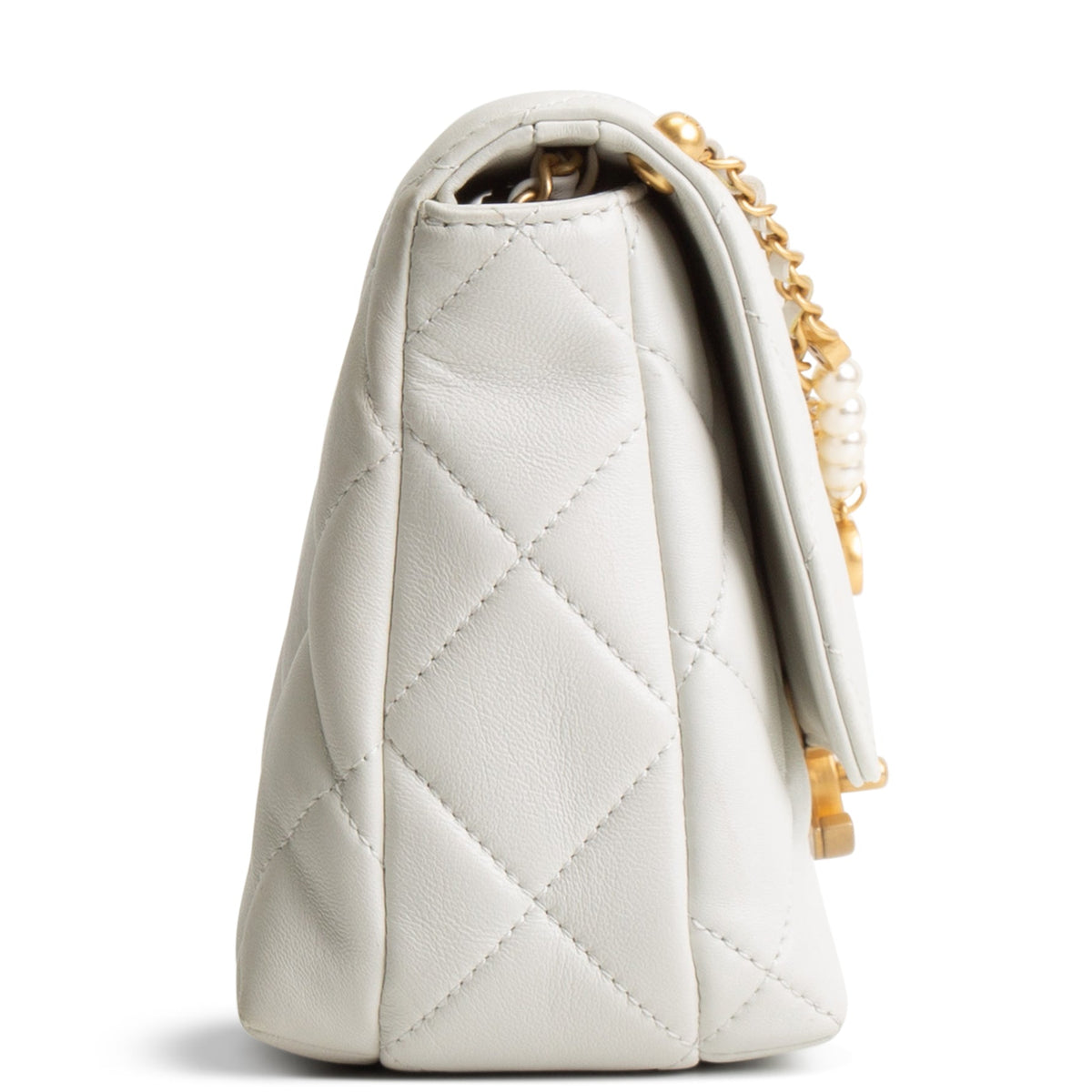 CHANEL CC Pearl Lambskin Quilted Flap Bag - Chalk White