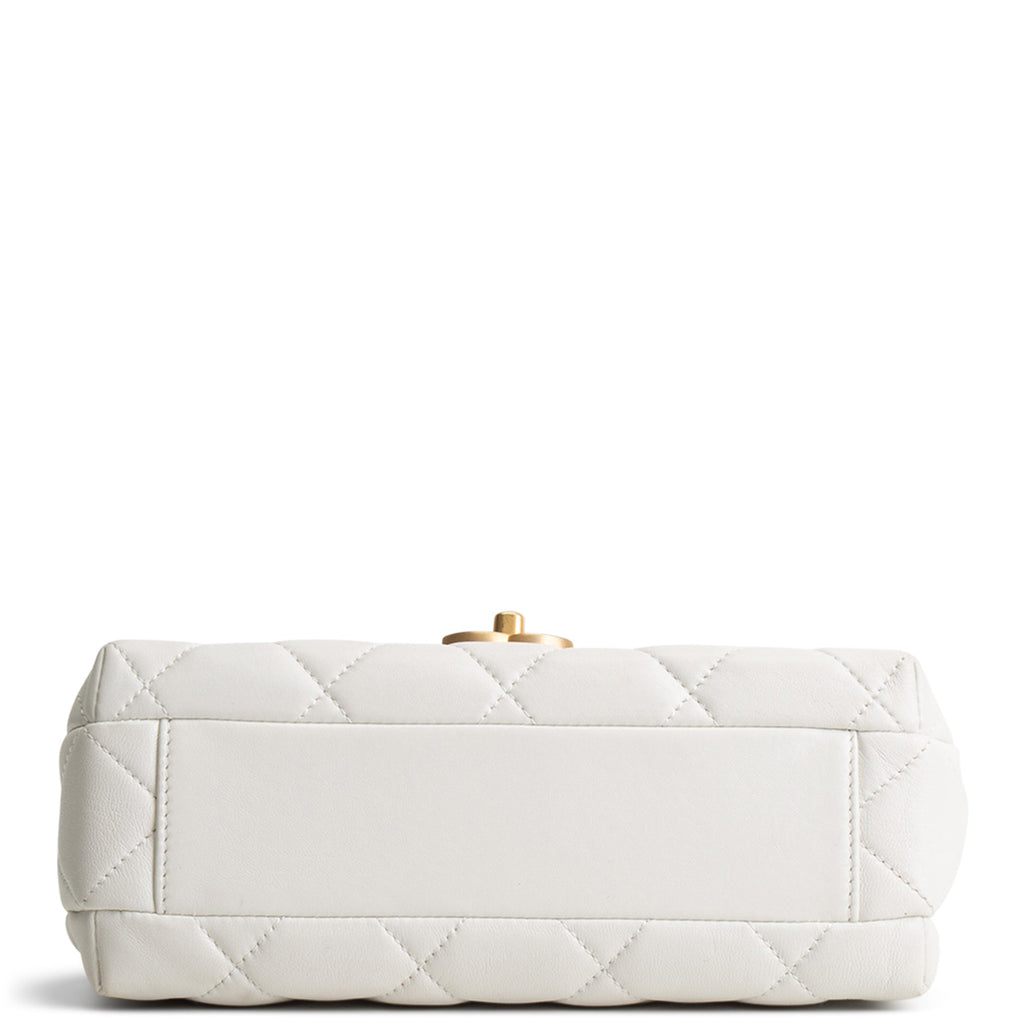 CHANEL CC Pearl Lambskin Quilted Flap Bag - Chalk White