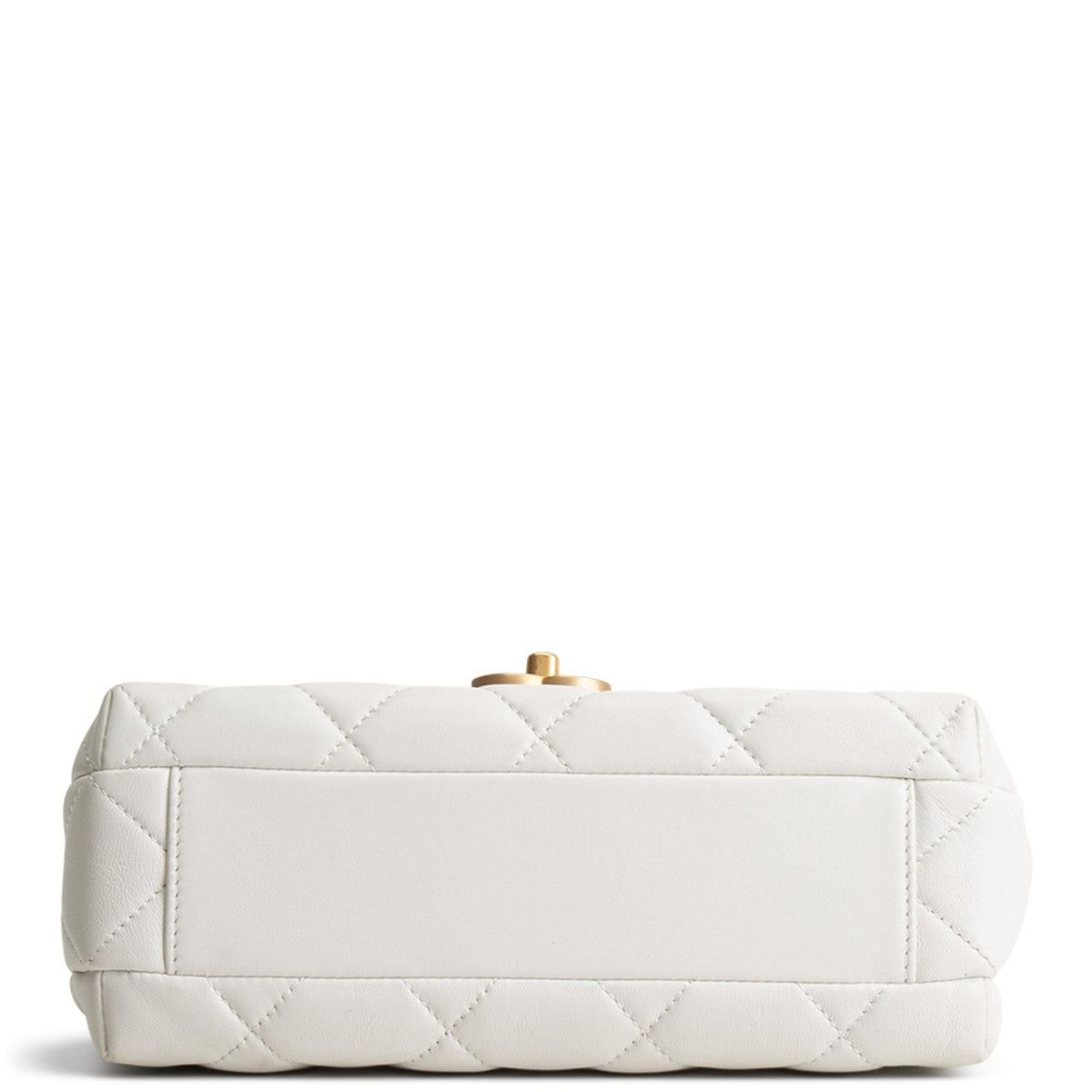 CHANEL CC Pearl Lambskin Quilted Flap Bag - Chalk White