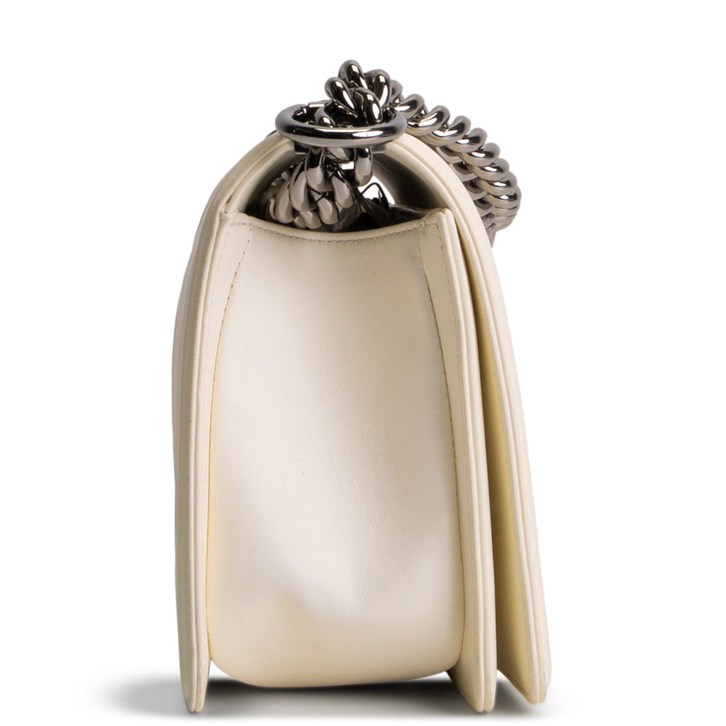 CHANEL Chevron Medium Boy Bag - Ivory