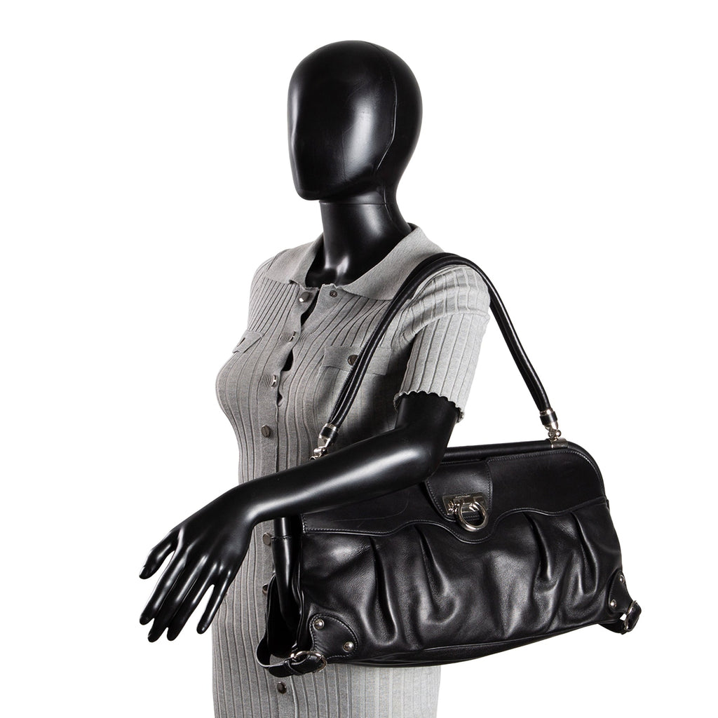 SALVATORE FERRAGAMO XL Leather Shoulder Bag - Black