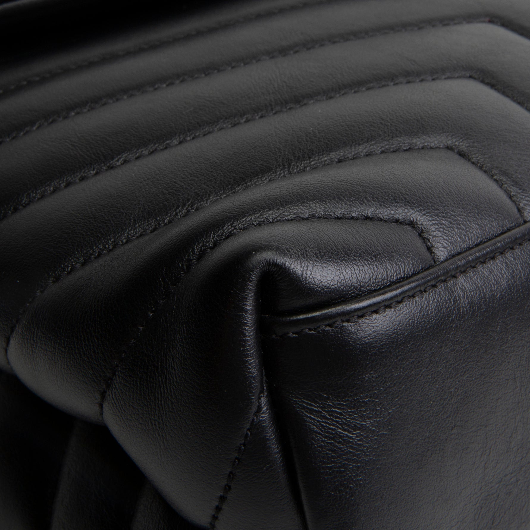 SAINT LAURENT Medium Loulou Shoulder Bag