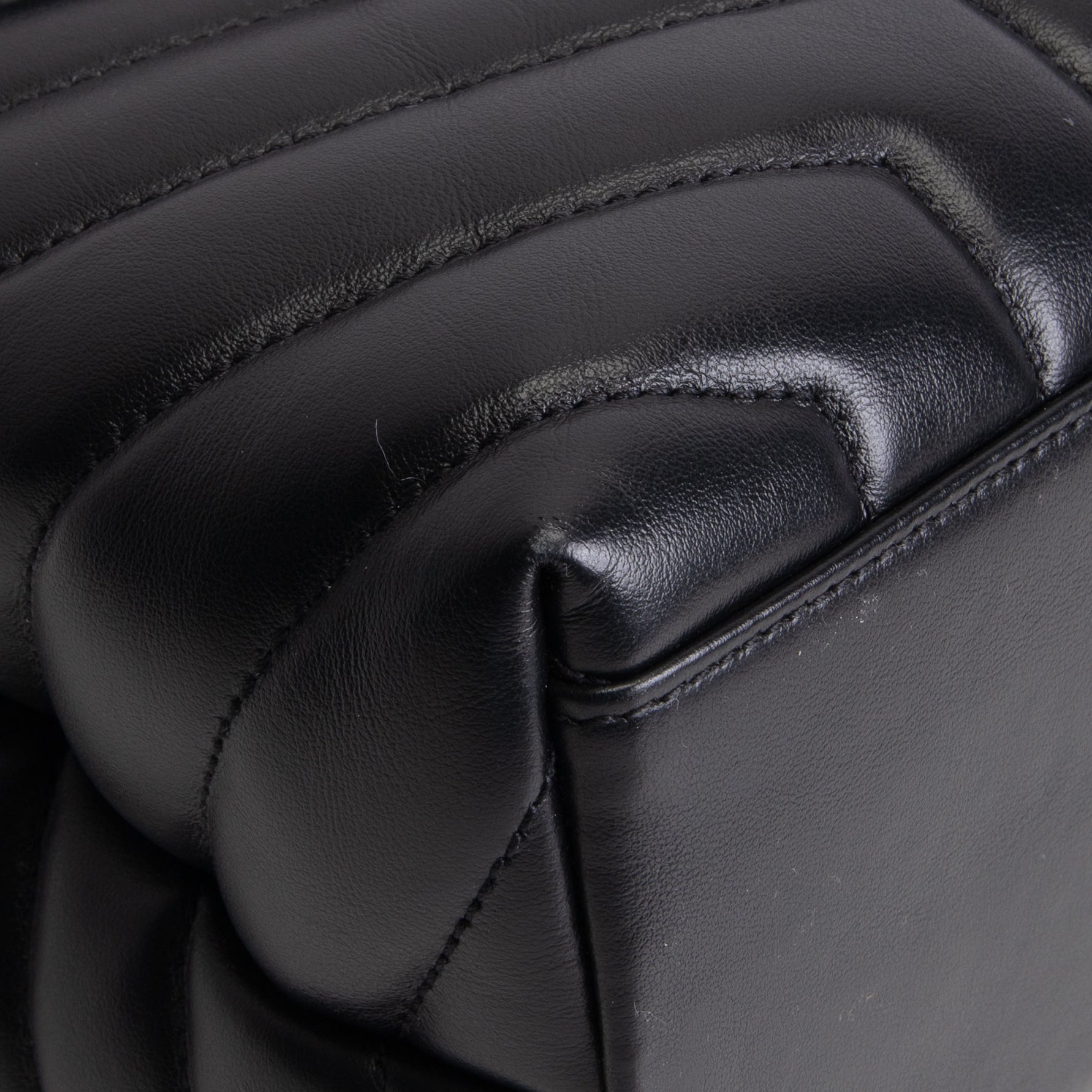 SAINT LAURENT Medium Loulou Shoulder Bag - Black