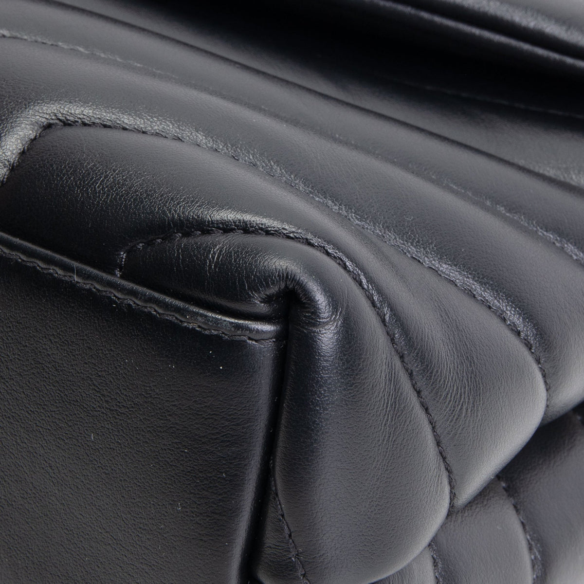 SAINT LAURENT Small Loulou Shoulder Bag - Black - OUTLET FINAL SALE